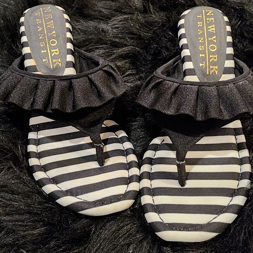 New York Transit Beautiful Black and White Striped Heeled Sandals Size 7M